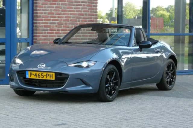 Mazda MX-5 (2021) thumbnail 2