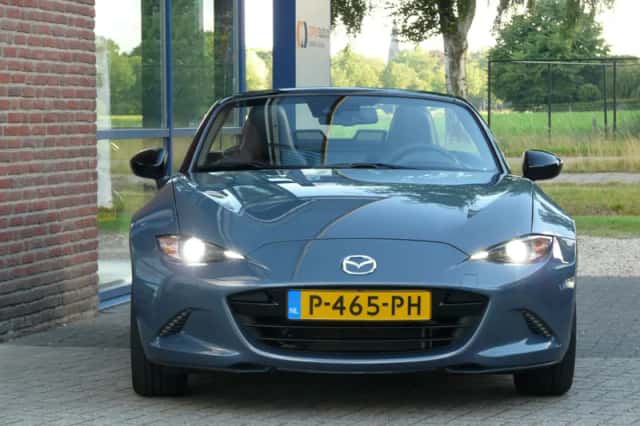 Mazda MX-5 (2021) thumbnail 3