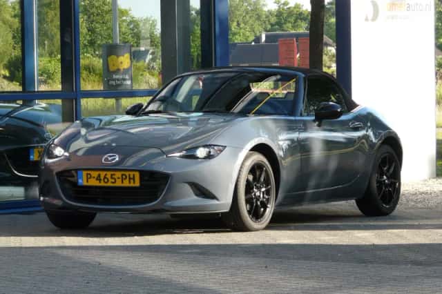 Mazda MX-5 (2021) thumbnail 5