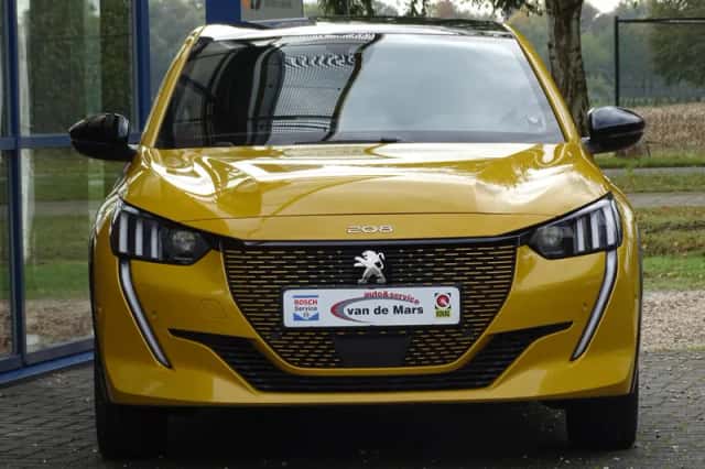 Peugeot e-208 (2022) thumbnail 3