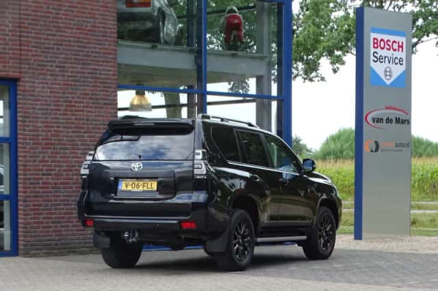 Toyota Land Cruiser (2024) thumbnail 2