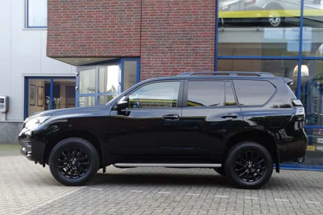 Toyota Land Cruiser (2024) thumbnail 5
