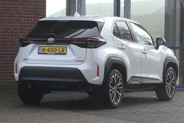Toyota Yaris (2022) thumbnail 3