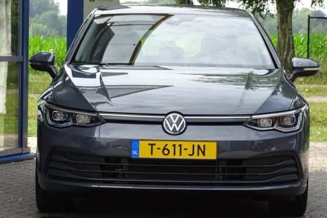 Volkswagen Golf (2023) thumbnail 3