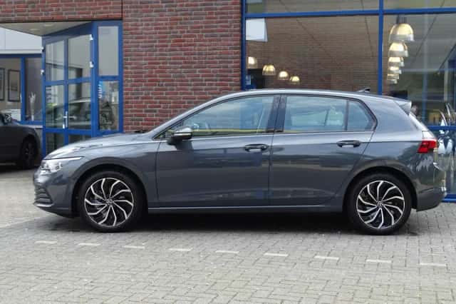 Volkswagen Golf (2023) thumbnail 5