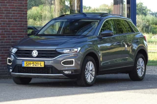Volkswagen T-Roc (2018) thumbnail 2
