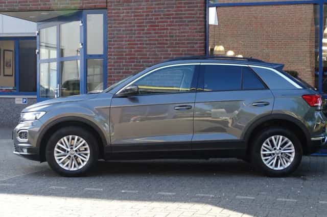 Volkswagen T-Roc (2018) thumbnail 5