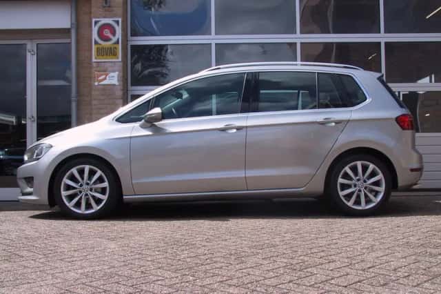 Volkswagen Golf Sportsvan (2015) thumbnail 3