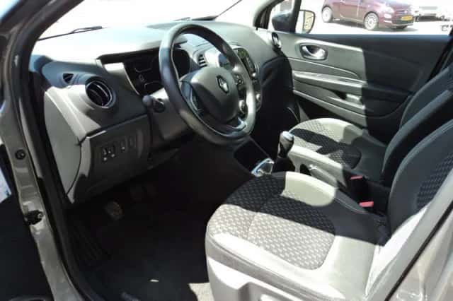 Renault Captur (2017) thumbnail 15