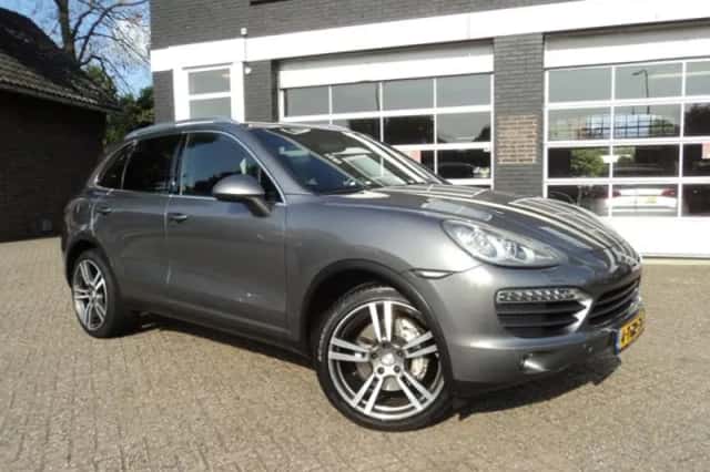 Porsche Cayenne (2010) thumbnail 1