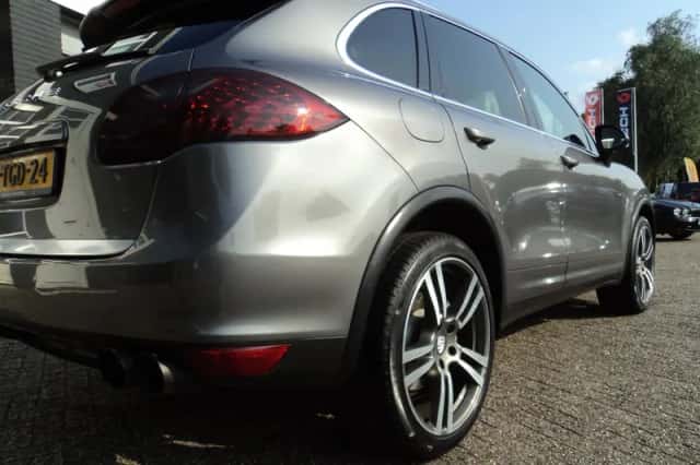Porsche Cayenne (2010) thumbnail 11