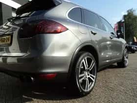 Porsche Cayenne (2010) thumbnail 11