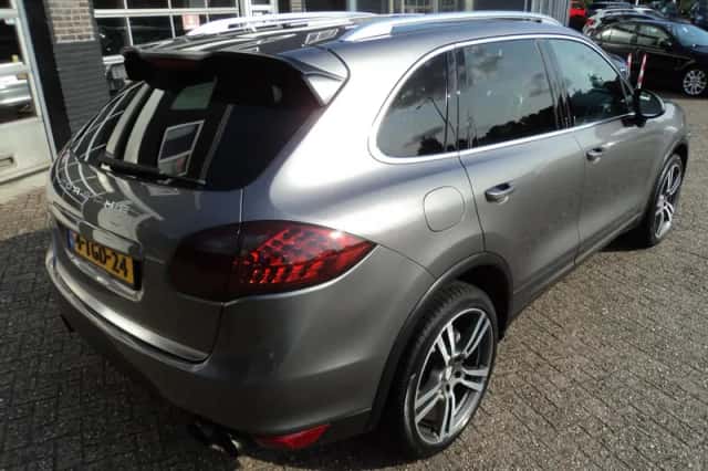 Porsche Cayenne (2010) thumbnail 12