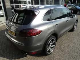 Porsche Cayenne (2010) thumbnail 12