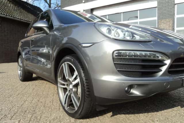 Porsche Cayenne (2010) thumbnail 13