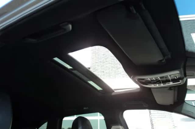 Porsche Cayenne (2010) thumbnail 16