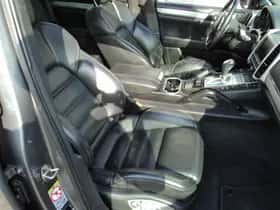 Porsche Cayenne (2010) thumbnail 17
