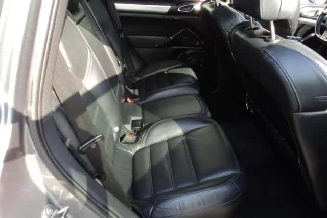 Porsche Cayenne (2010) thumbnail 18