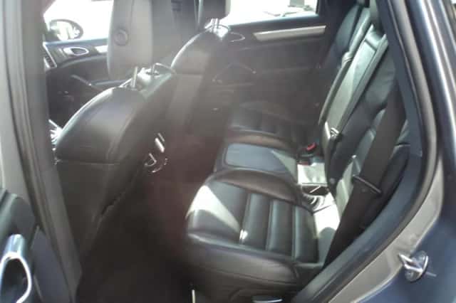 Porsche Cayenne (2010) thumbnail 19