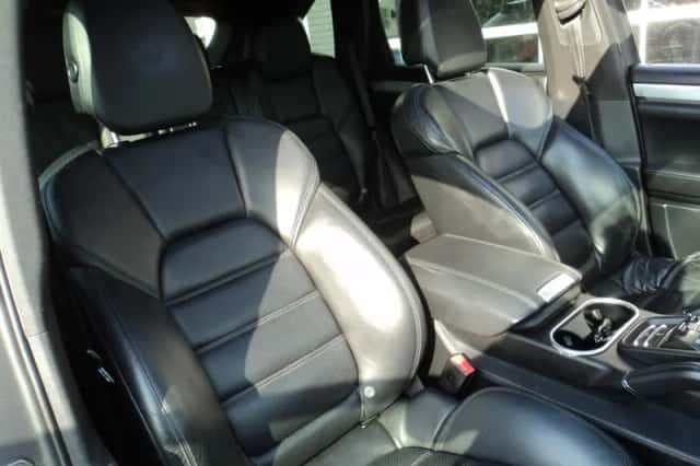 Porsche Cayenne (2010) thumbnail 20