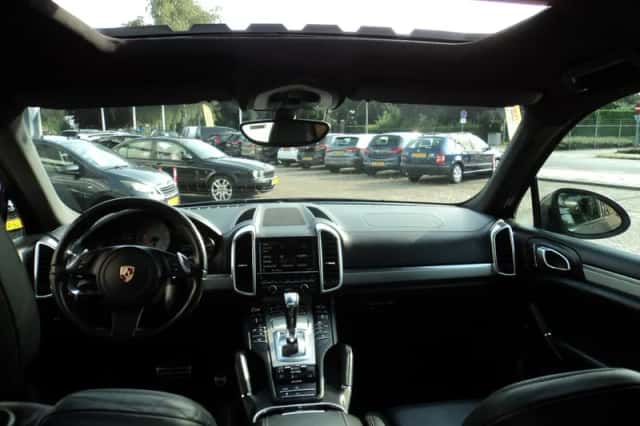 Porsche Cayenne (2010) thumbnail 24