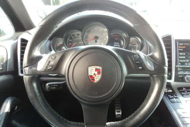 Porsche Cayenne (2010) thumbnail 25