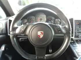 Porsche Cayenne (2010) thumbnail 25