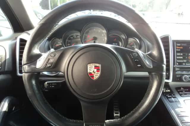 Porsche Cayenne (2010) thumbnail 26