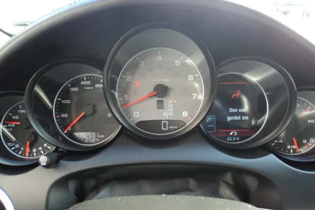 Porsche Cayenne (2010) thumbnail 27