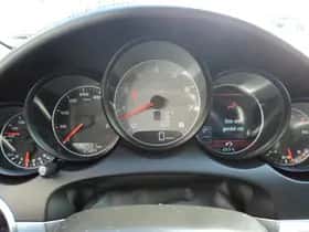 Porsche Cayenne (2010) thumbnail 27