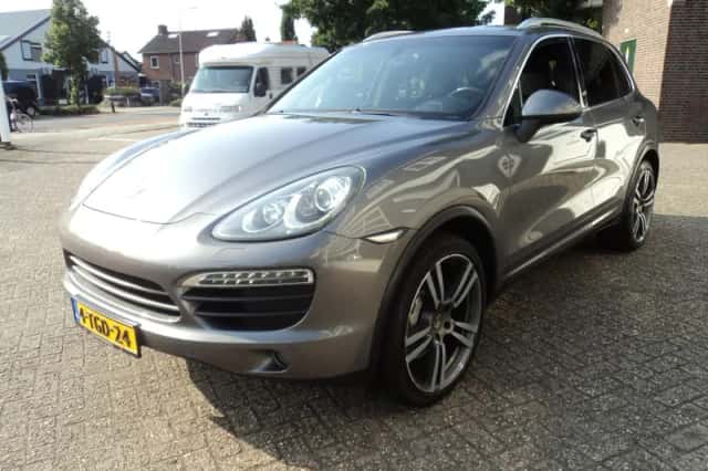 Porsche Cayenne (2010) thumbnail 4