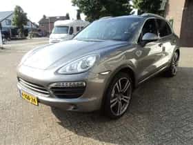 Porsche Cayenne (2010) thumbnail 4
