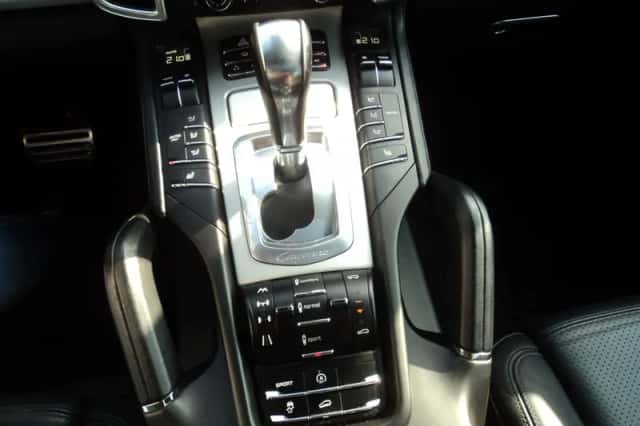 Porsche Cayenne (2010) thumbnail 31