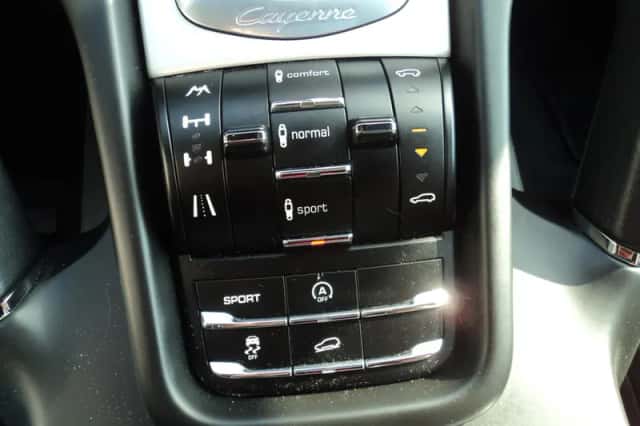 Porsche Cayenne (2010) thumbnail 32