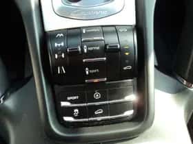 Porsche Cayenne (2010) thumbnail 32