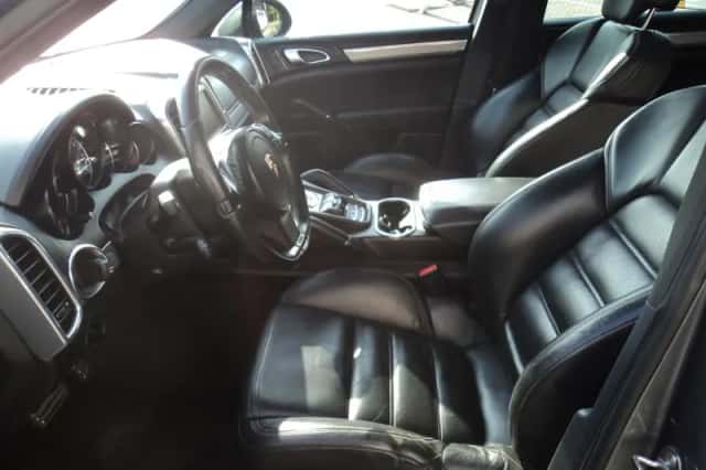 Porsche Cayenne (2010) thumbnail 36