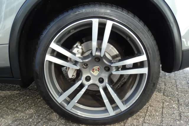 Porsche Cayenne (2010) thumbnail 37