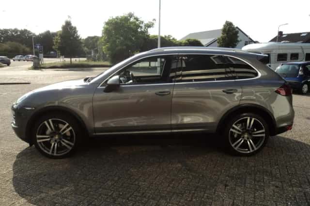 Porsche Cayenne (2010) thumbnail 5