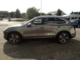 Porsche Cayenne (2010) thumbnail 5