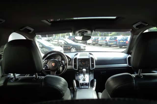 Porsche Cayenne (2010) thumbnail 44