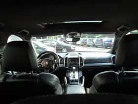 Porsche Cayenne (2010) thumbnail 44