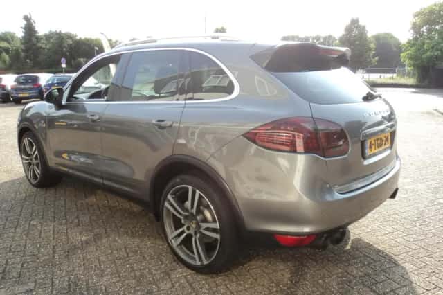Porsche Cayenne (2010) thumbnail 6