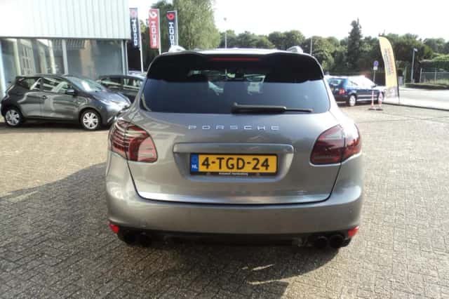 Porsche Cayenne (2010) thumbnail 7