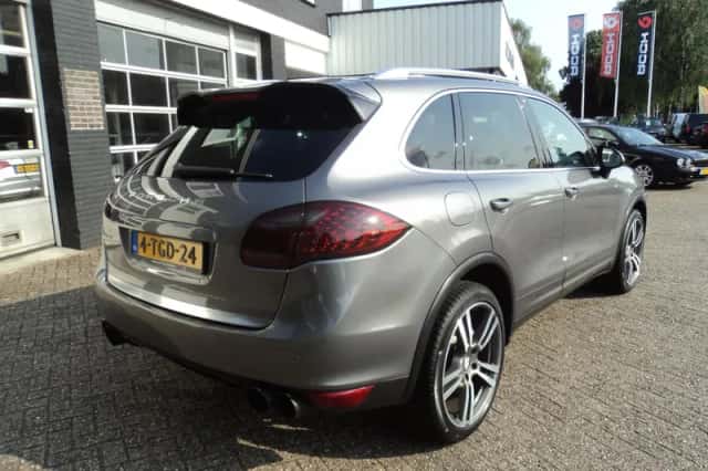 Porsche Cayenne (2010) thumbnail 8