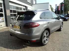 Porsche Cayenne (2010) thumbnail 8