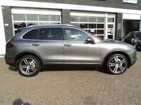 Porsche Cayenne (2010) thumbnail 9