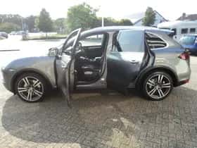 Porsche Cayenne (2010) thumbnail 10