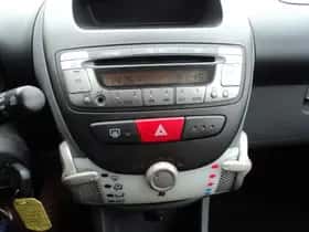 Peugeot 107 (2009) thumbnail 15
