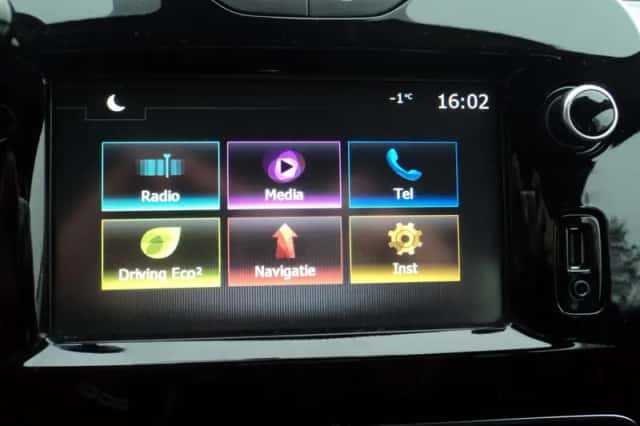 Renault Clio (2016) thumbnail 18