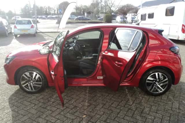 Peugeot 208 (2021) thumbnail 10